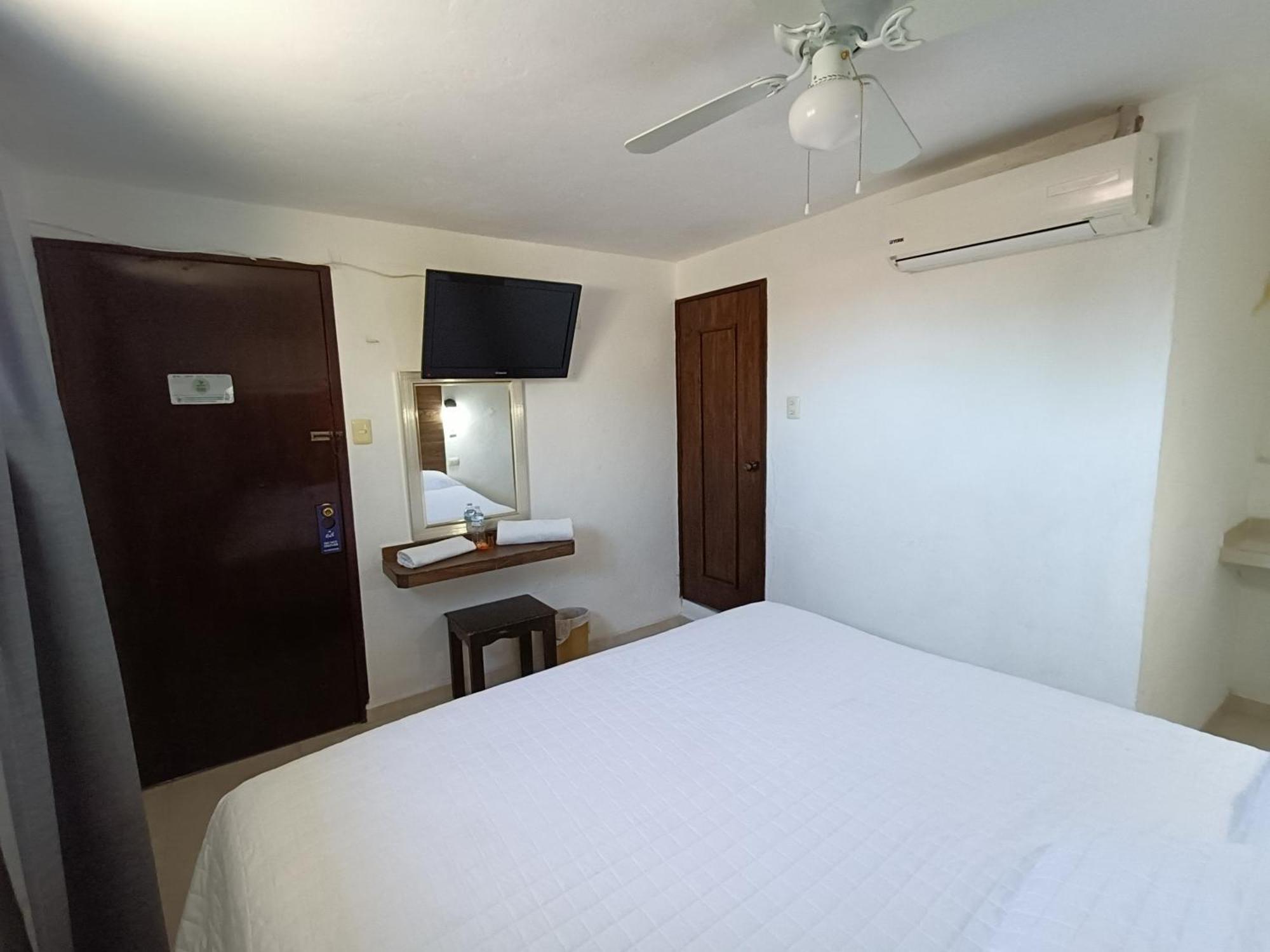 Hotel Rath Campeche Kamer foto